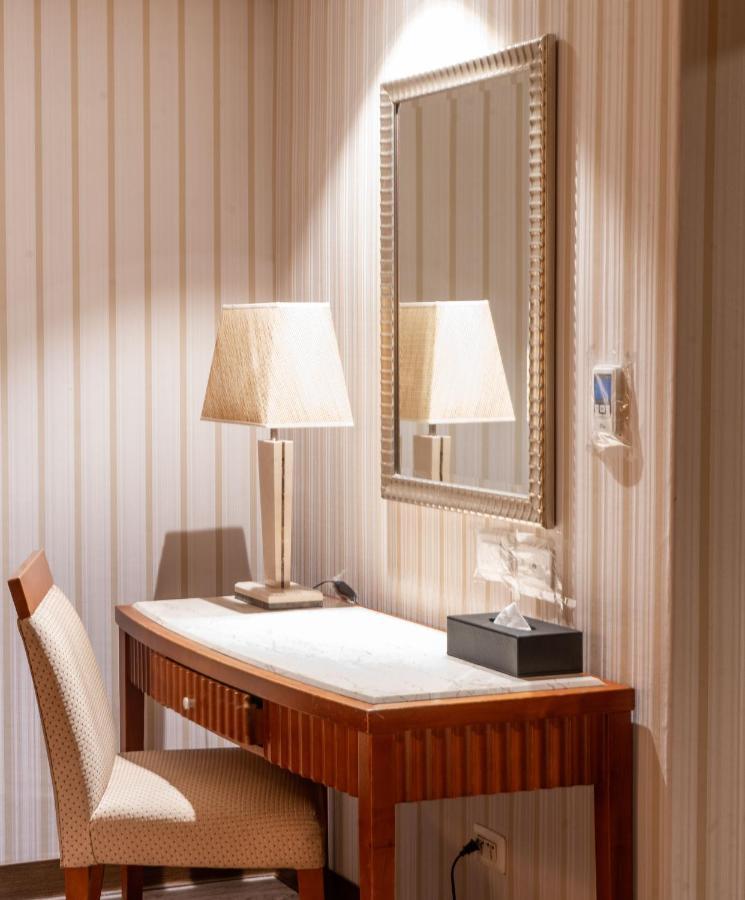 Elegance Hotel Taipei Dış mekan fotoğraf