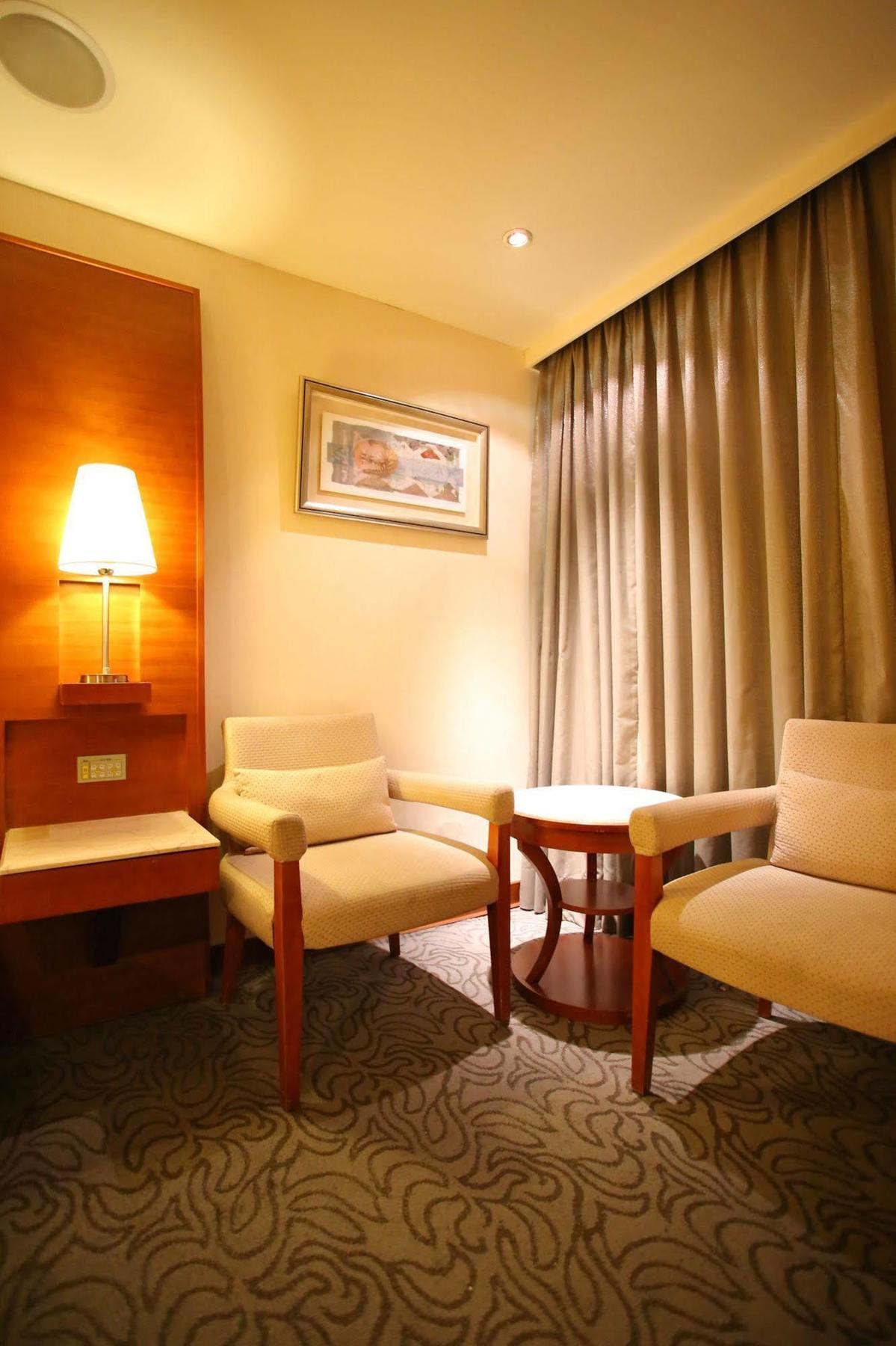 Elegance Hotel Taipei Dış mekan fotoğraf