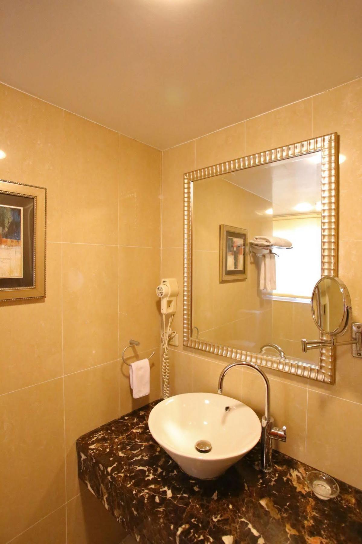 Elegance Hotel Taipei Dış mekan fotoğraf